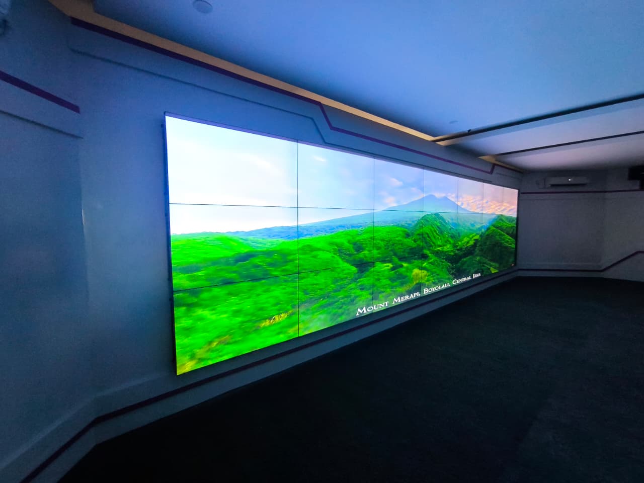 Samsung Videowall installation view 2
